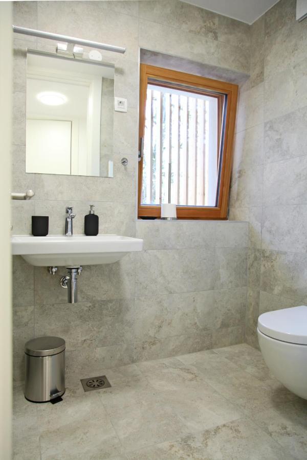 Apartment Jurijana - New 4-Bedroom Triplex With Sauna & Garden ボーヒニ エクステリア 写真