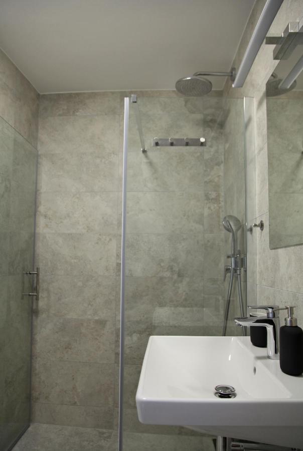 Apartment Jurijana - New 4-Bedroom Triplex With Sauna & Garden ボーヒニ エクステリア 写真