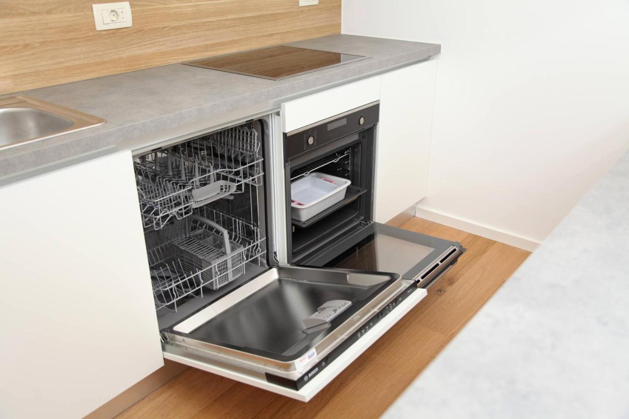 Apartment Jurijana - New 4-Bedroom Triplex With Sauna & Garden ボーヒニ エクステリア 写真