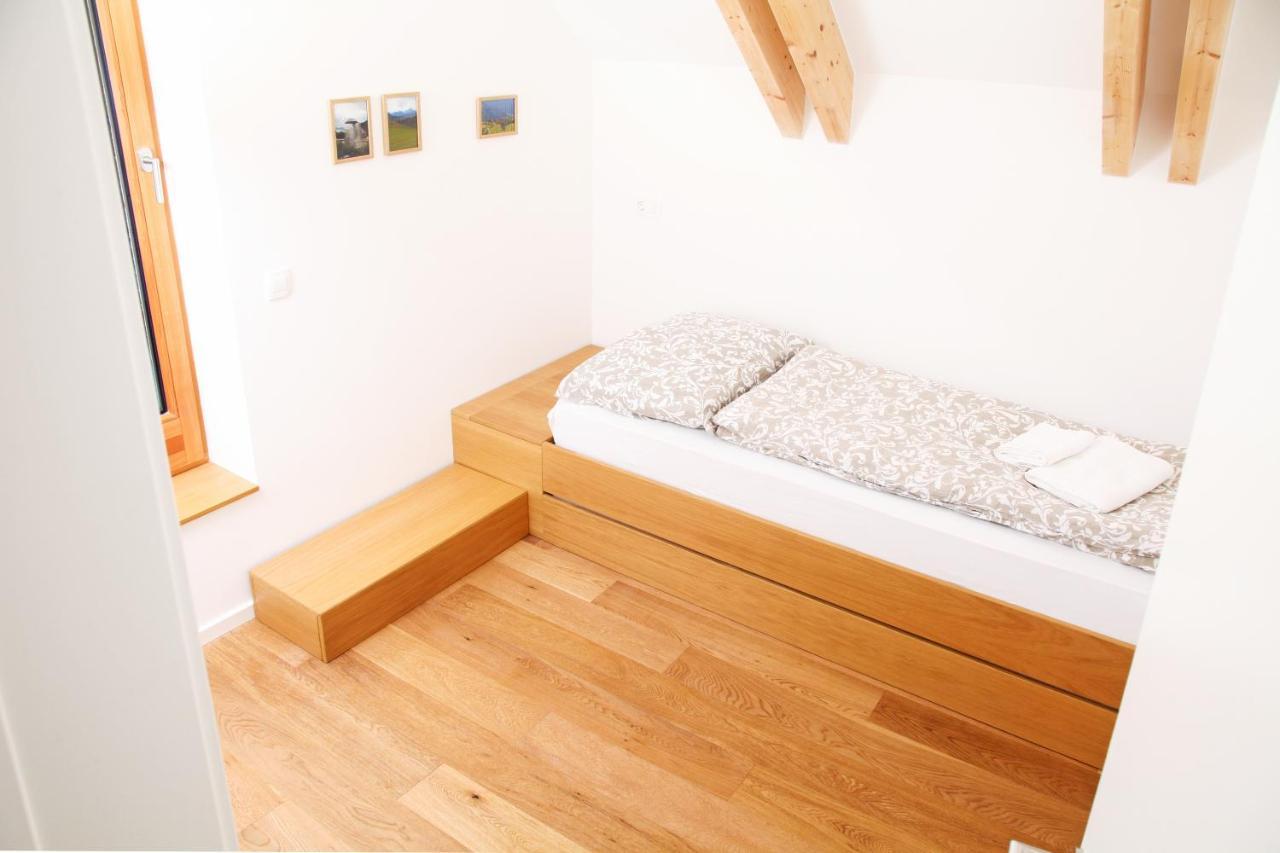 Apartment Jurijana - New 4-Bedroom Triplex With Sauna & Garden ボーヒニ エクステリア 写真
